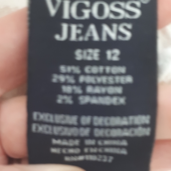 Vigoss Jeans. White girls jean shorts. Size 12. - Picture 3 of 4